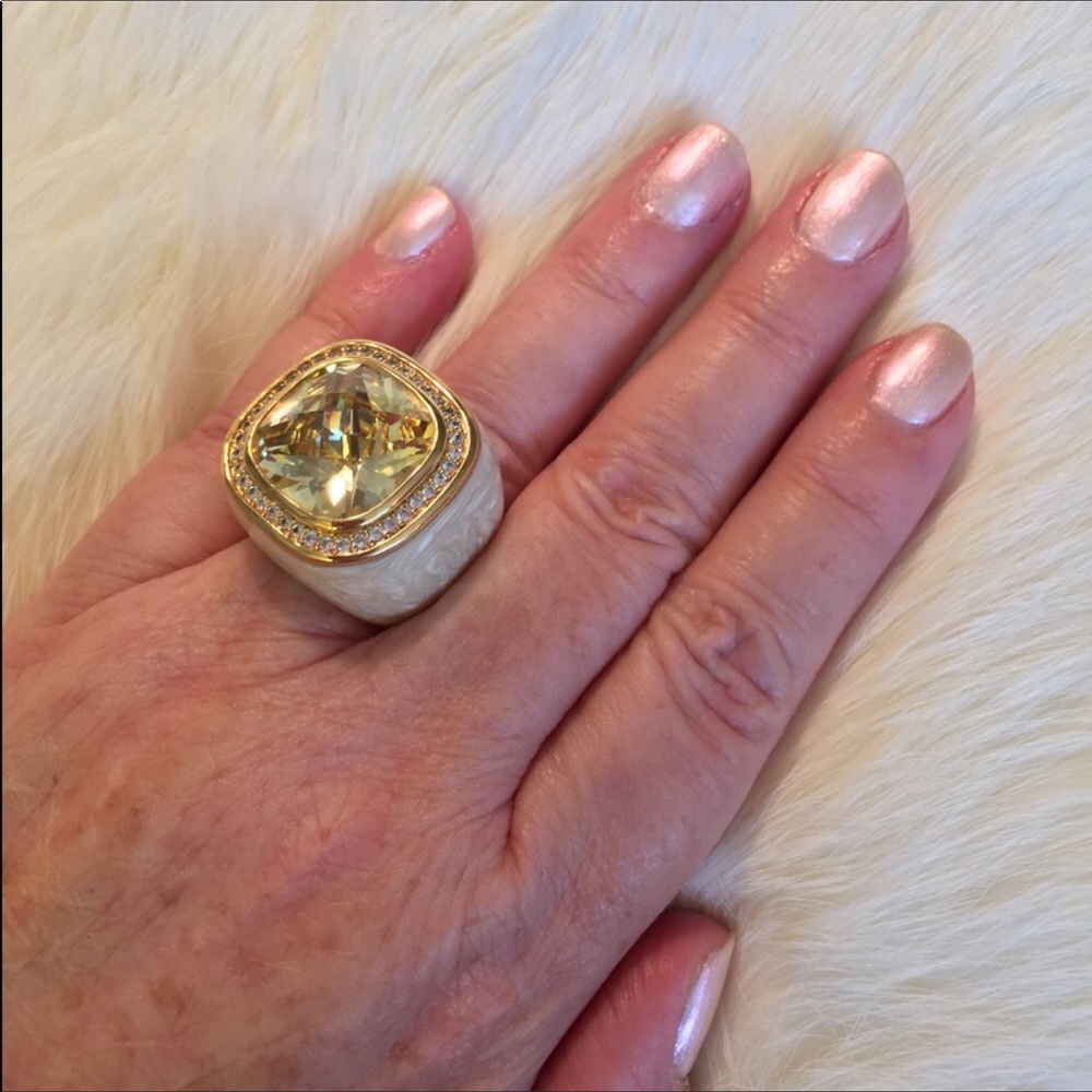 Lauren G. Adams CanaryYellow Champagne Cocktail8.4 - Picture 4 of 8